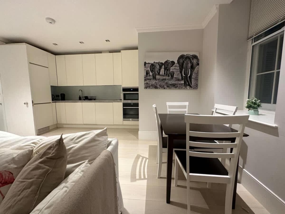 Sg, Chic Covent Garden Apartment London Bagian luar foto