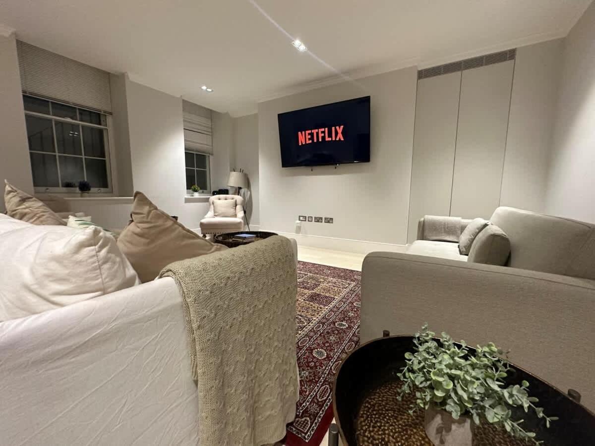 Sg, Chic Covent Garden Apartment London Bagian luar foto